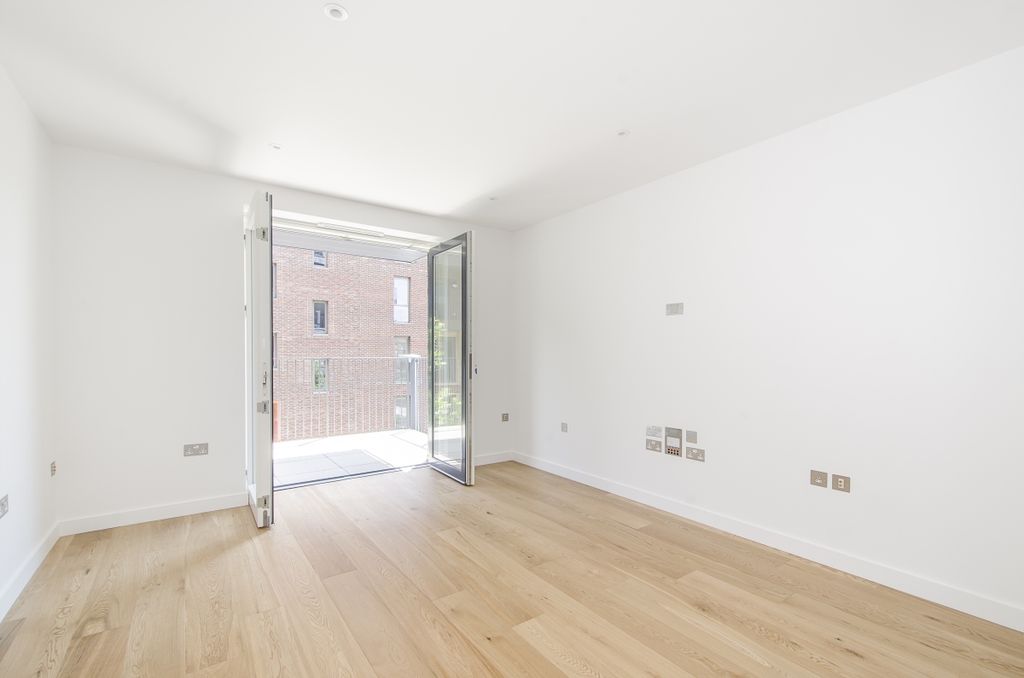 Property photo 3 of 8 3