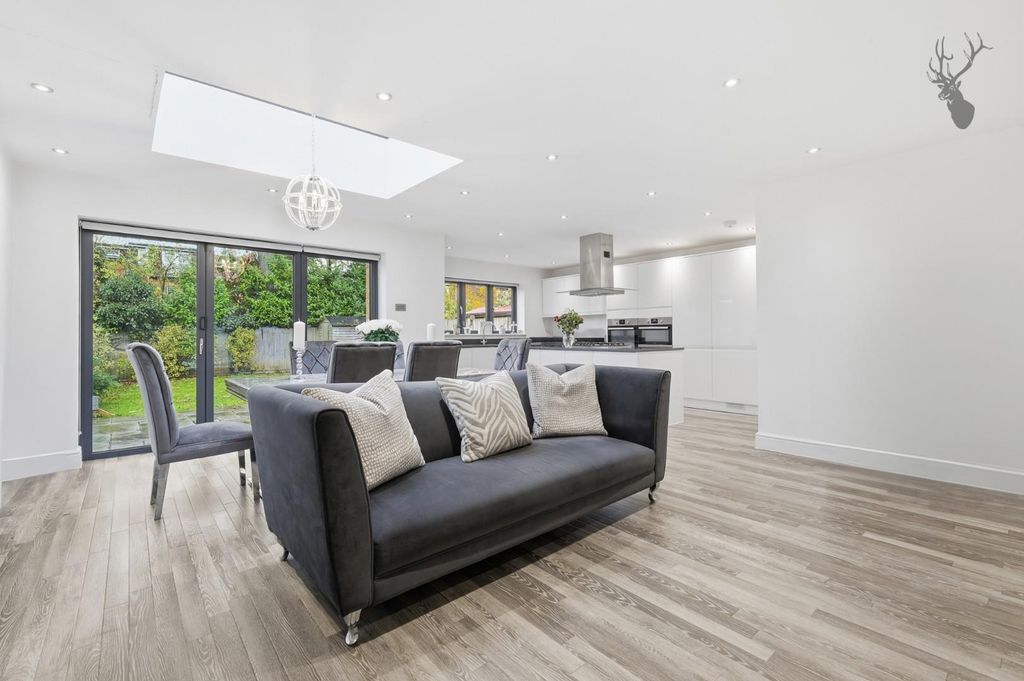 Property photo 3 of 23