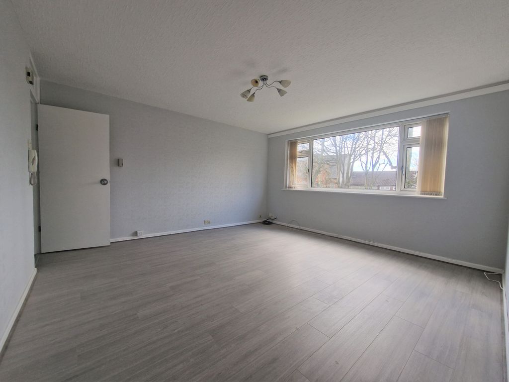 Property photo 1 of 6 Bathroom