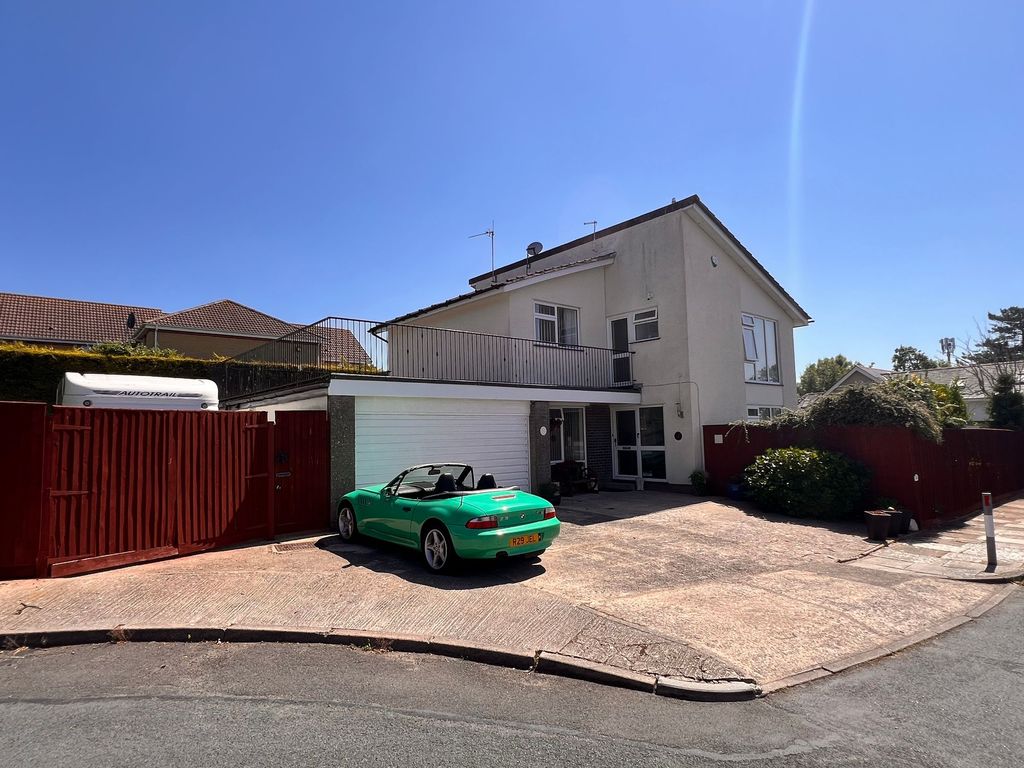 Property photo 2 of 32