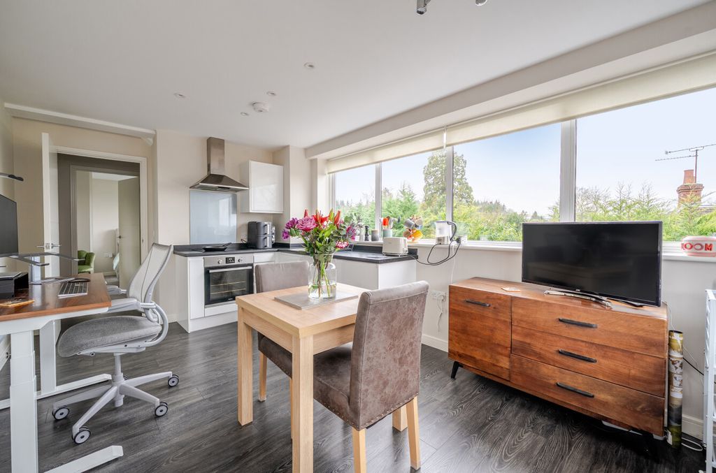 Property photo 2 of 17 1405367-13-698079...