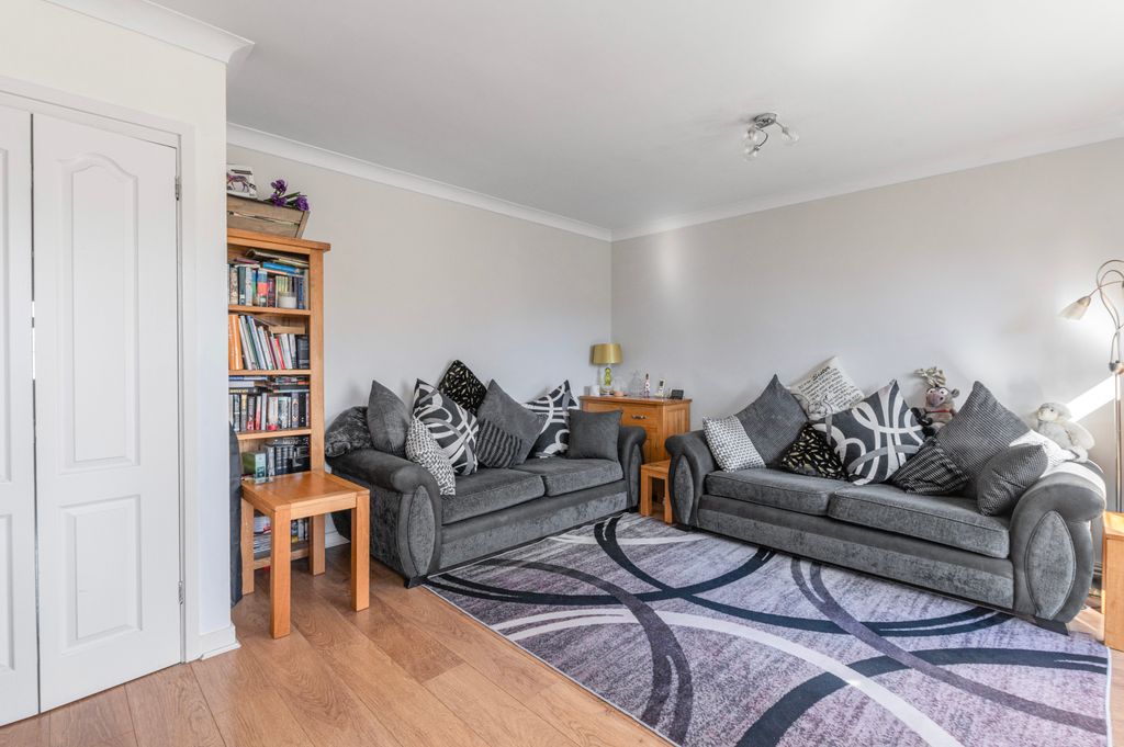 Property photo 2 of 20