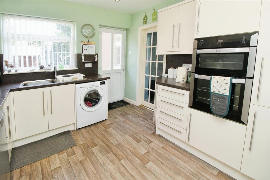 Property photo 2 of 19 Kitchen