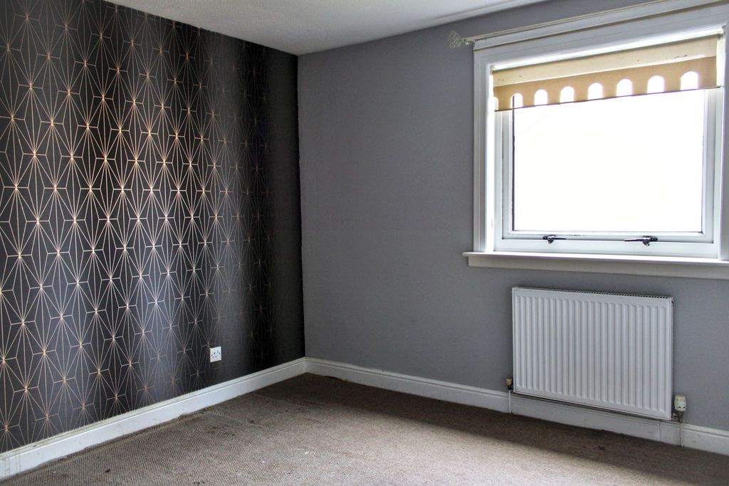 Property photo 3 of 9 Photo 6