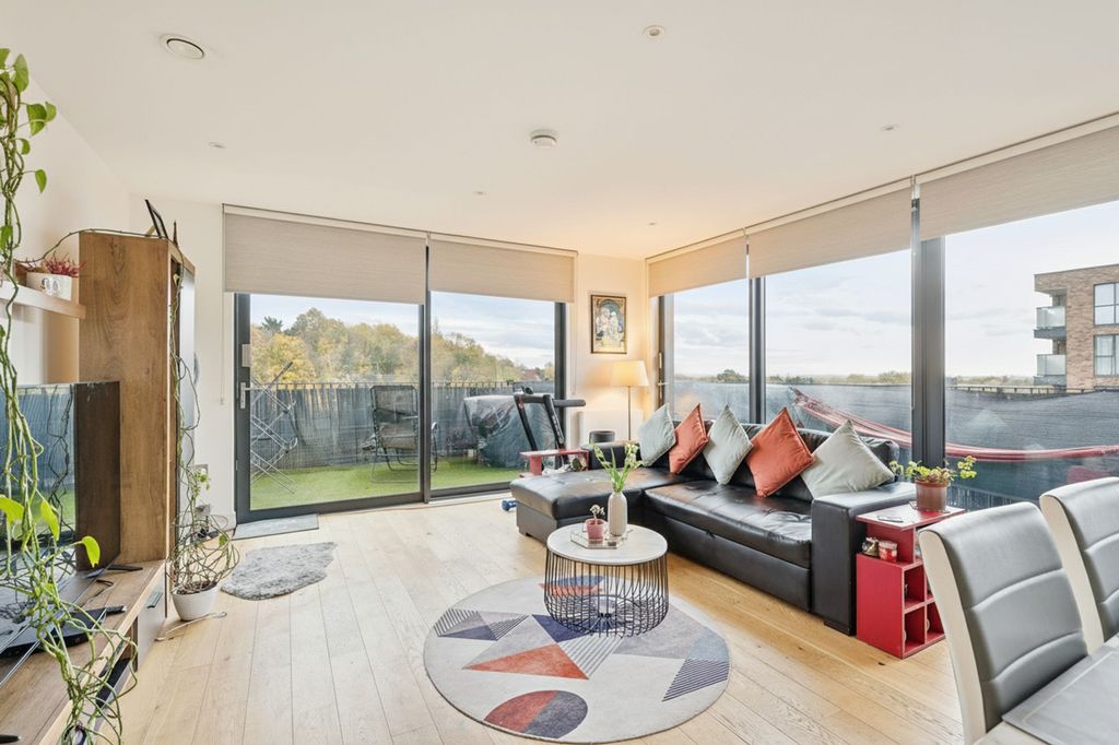 Property photo 2 of 9