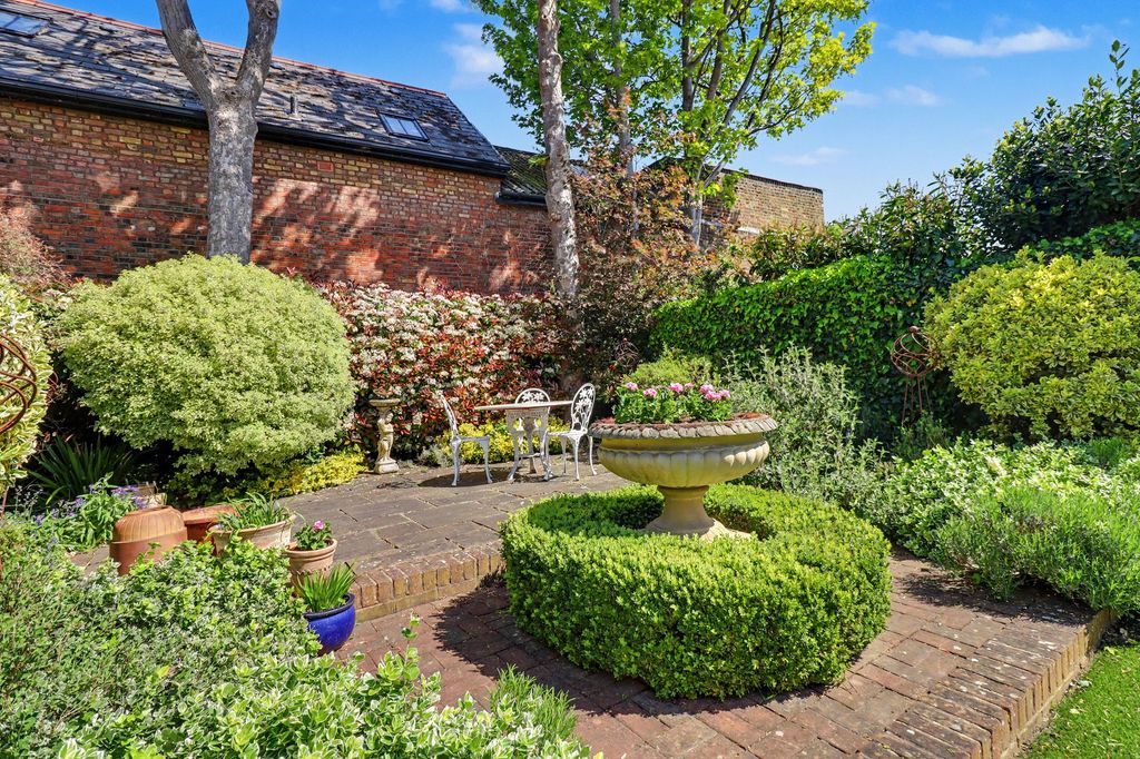Additional image 31 of 5 bed semi-detached house for salePalace Road, East Molesey KT8
