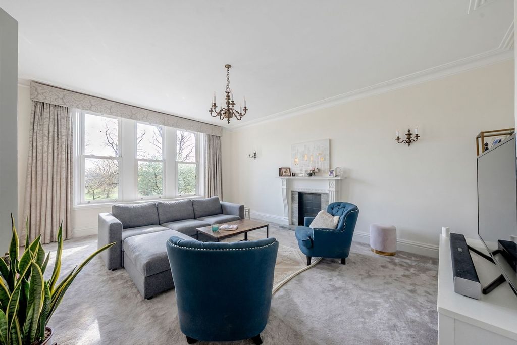 Property photo 2 of 25