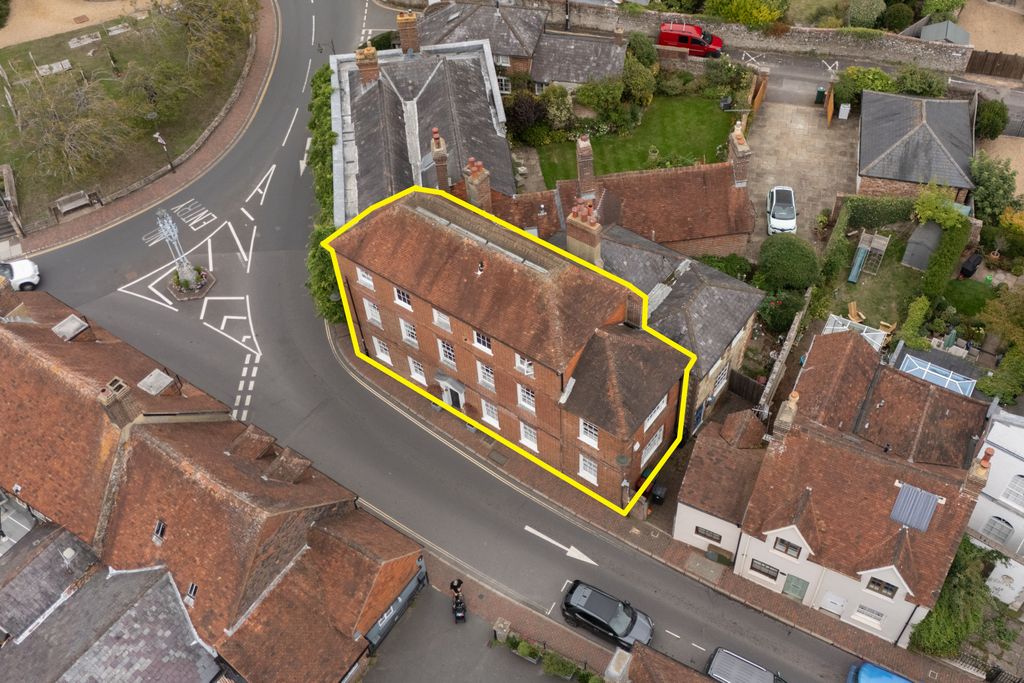 Property photo 1 of 21 East House, East Street, Petworth, Gu28 0Ab