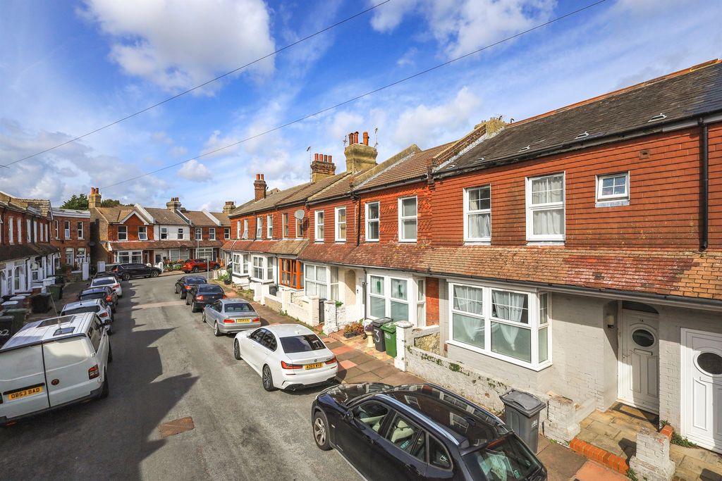 Property photo 1 of 12