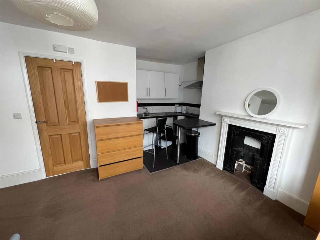 Property photo 2 of 7 Studio