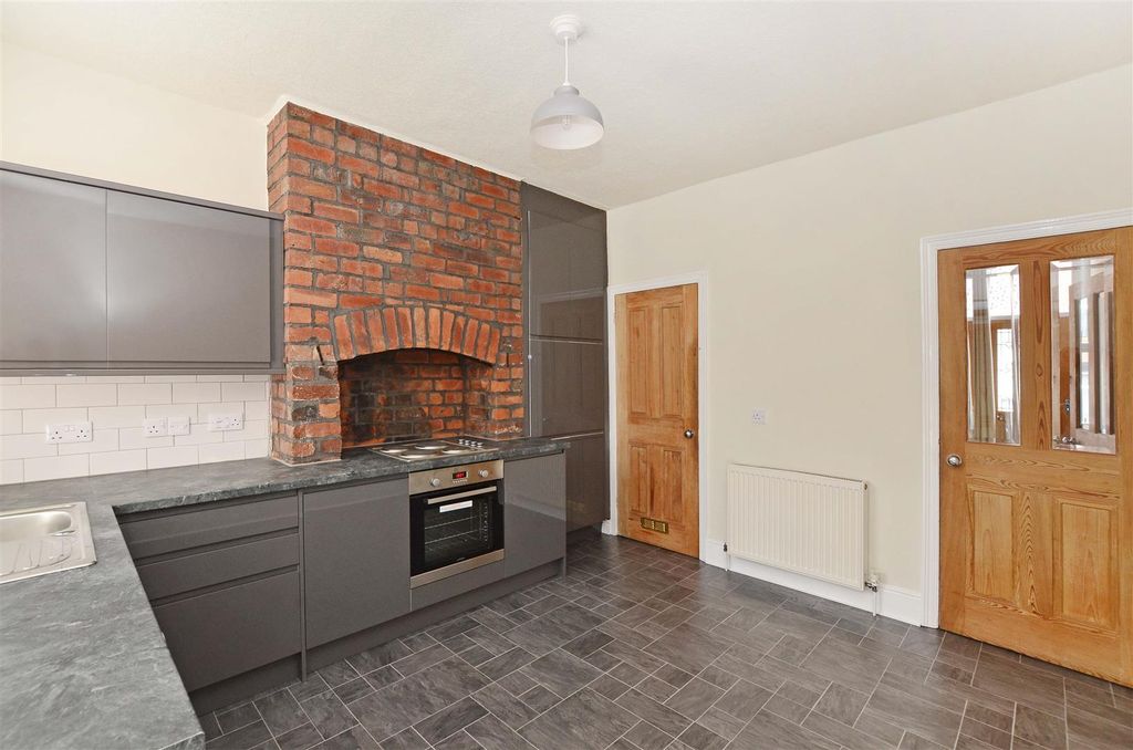 Property photo 3 of 19 Kitchen (1).Jpg