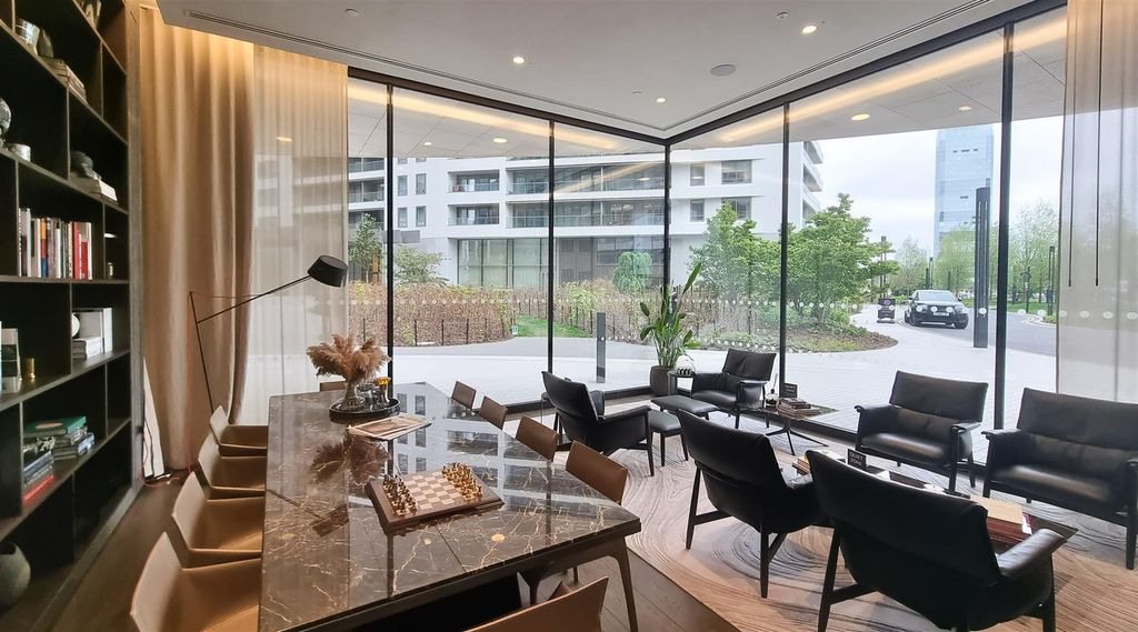 Property photo 2 of 14 Property For Sale In Canary Wharf By Barrain Londo