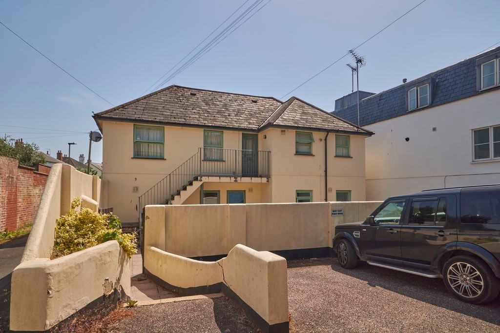 Property photo 1 of 10 Berry Court