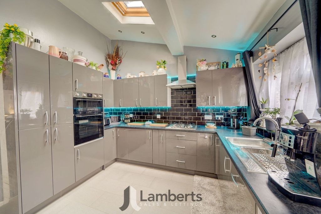 Property photo 2 of 24 Kitchen