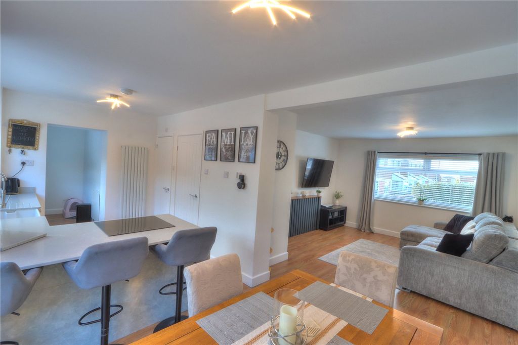 Property photo 3 of 12 Picture No. 02