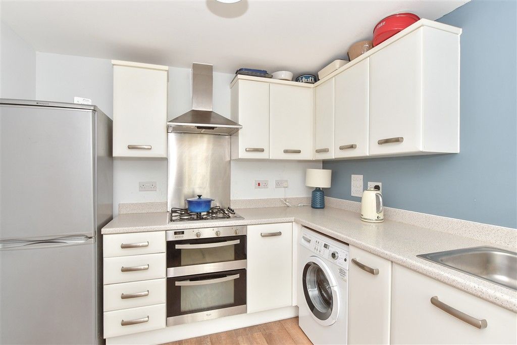 Property photo 3 of 9 Kitchen