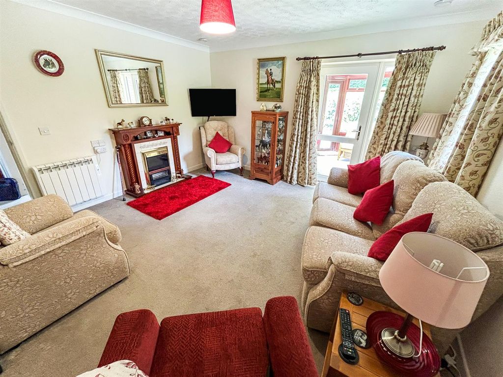 Property photo 1 of 12 Lounge/ Dining Room