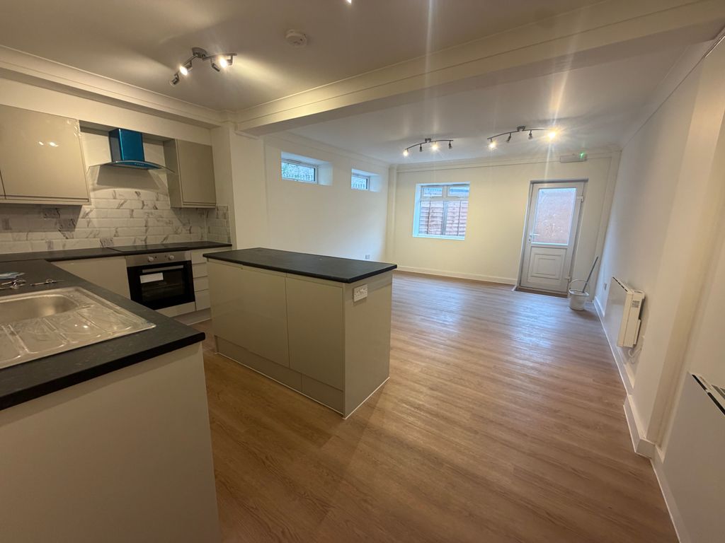 Property photo 1 of 7 Kitchen