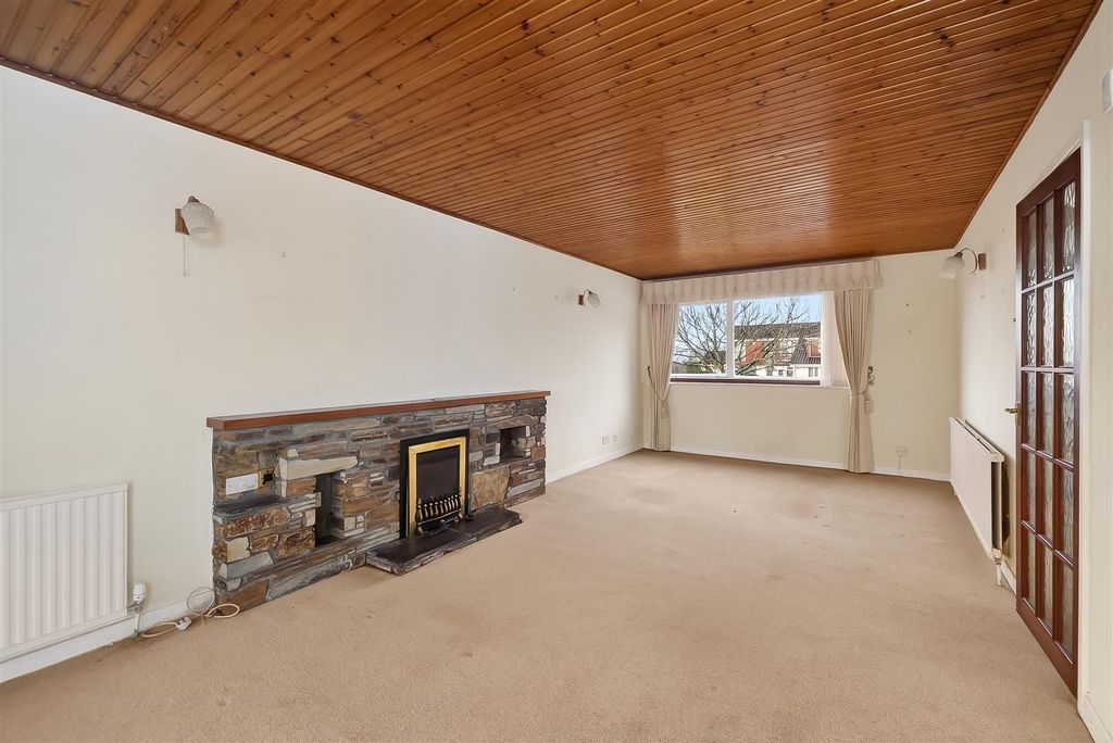 Property photo 2 of 24 Lounge