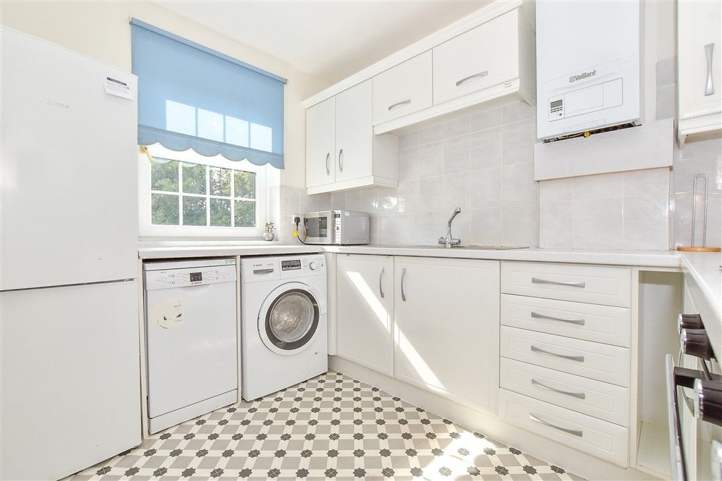 Property photo 2 of 9 Kitchen