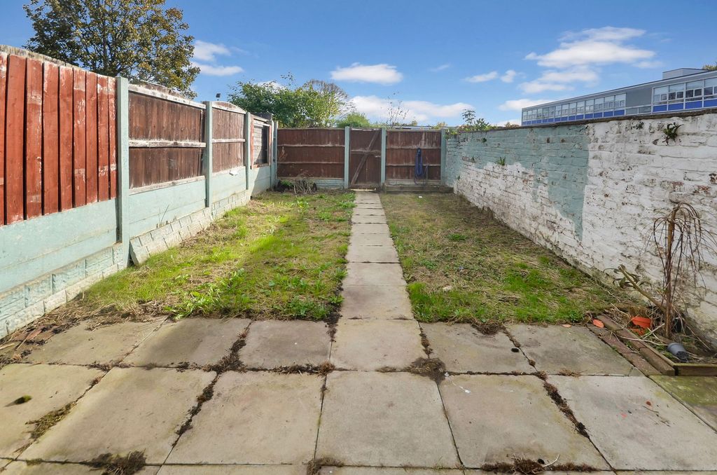 Property photo 3 of 8