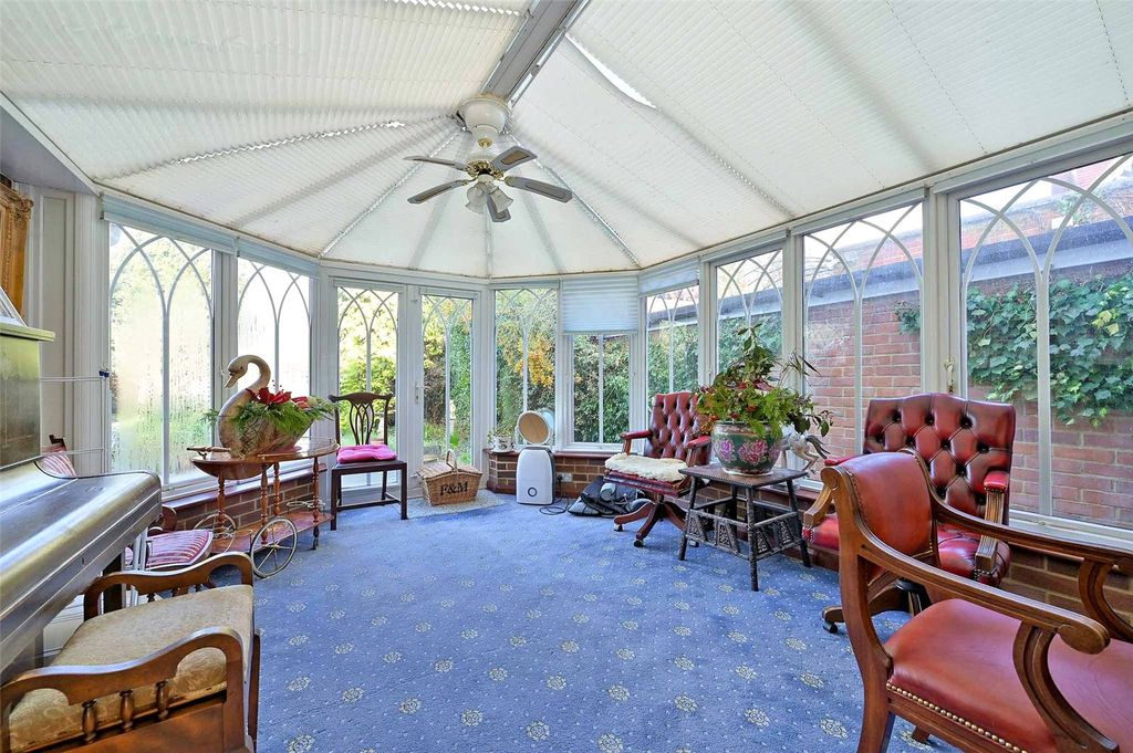 Property photo 3 of 19 Conservatory