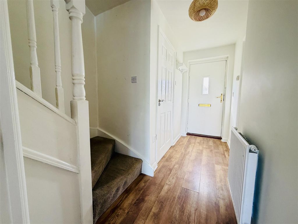 Property photo 3 of 26 Entrance Hallway