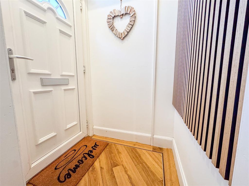 Property photo 3 of 15 Entrance Hall