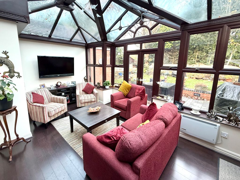 Property photo 3 of 16 Conservatory