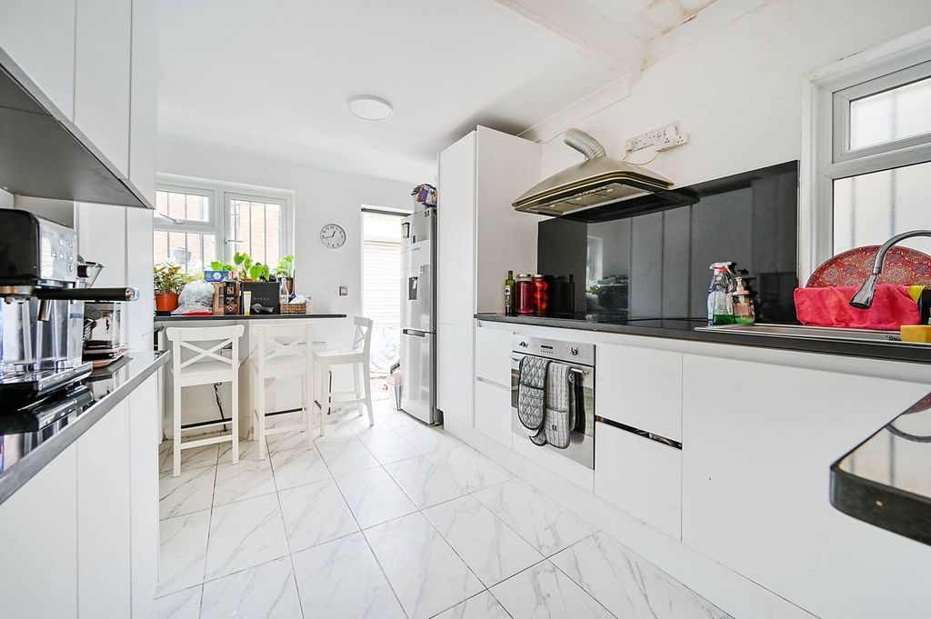 Property photo 1 of 5