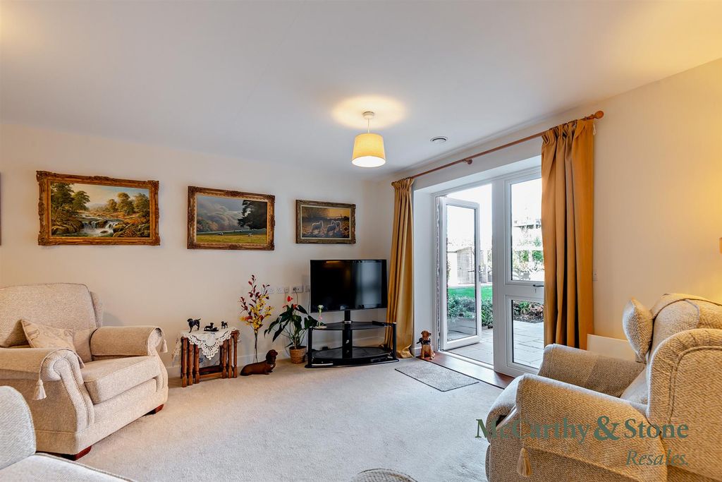 Property photo 3 of 30 8706644-Interior03-800.Jpg