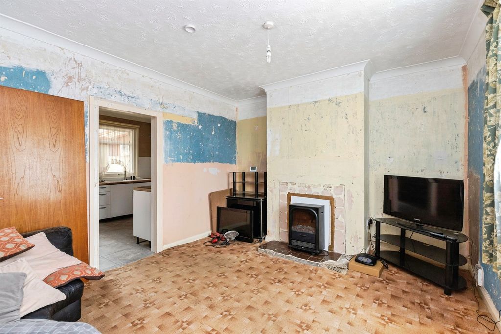 Property photo 2 of 18