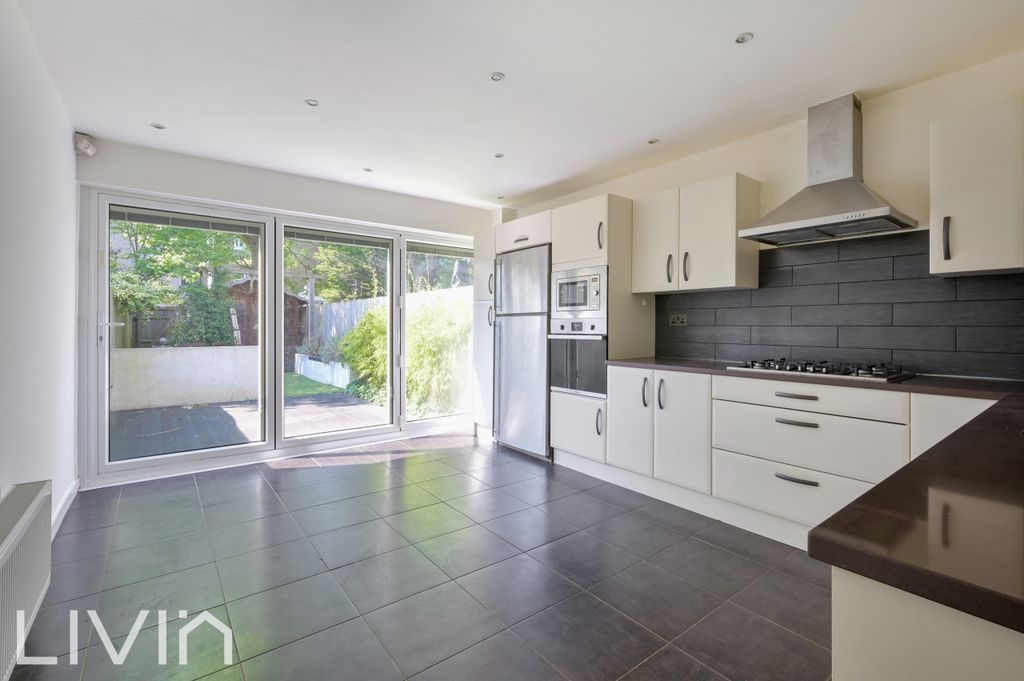 Property photo 2 of 16 Wavell Court, 16 (16 From 24)-3