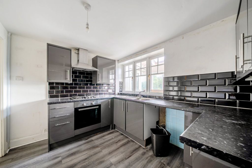 Property photo 3 of 25 Gff - Kitchen