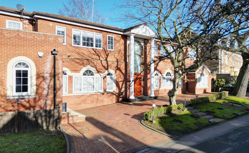Property photo 1 of 20
