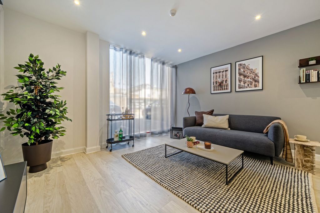 Property photo 2 of 16 1453396-9-69F337F...