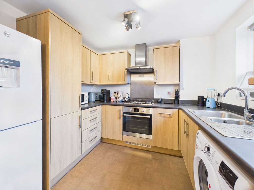 Property photo 3 of 16 Kitchen