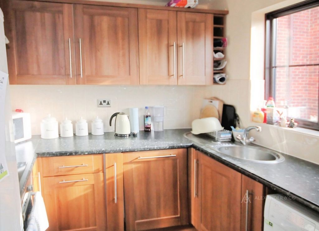 Property photo 3 of 8 Pbox-Img.Jpg