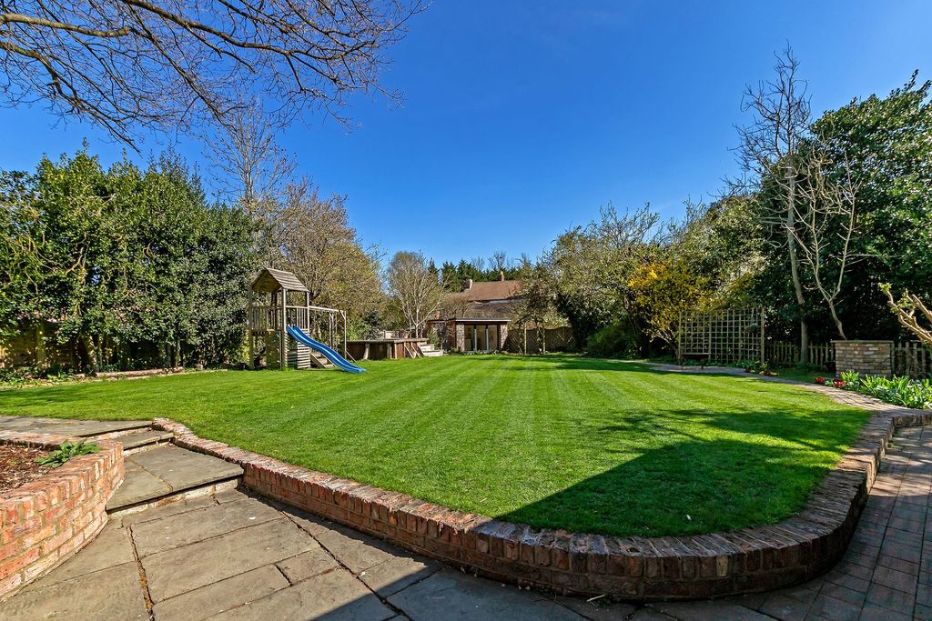 Property photo 2 of 31