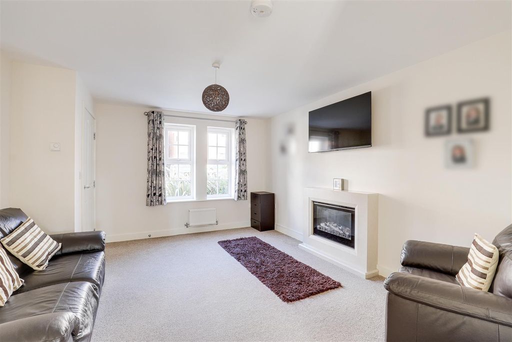 Property photo 2 of 23 5127.Jpg