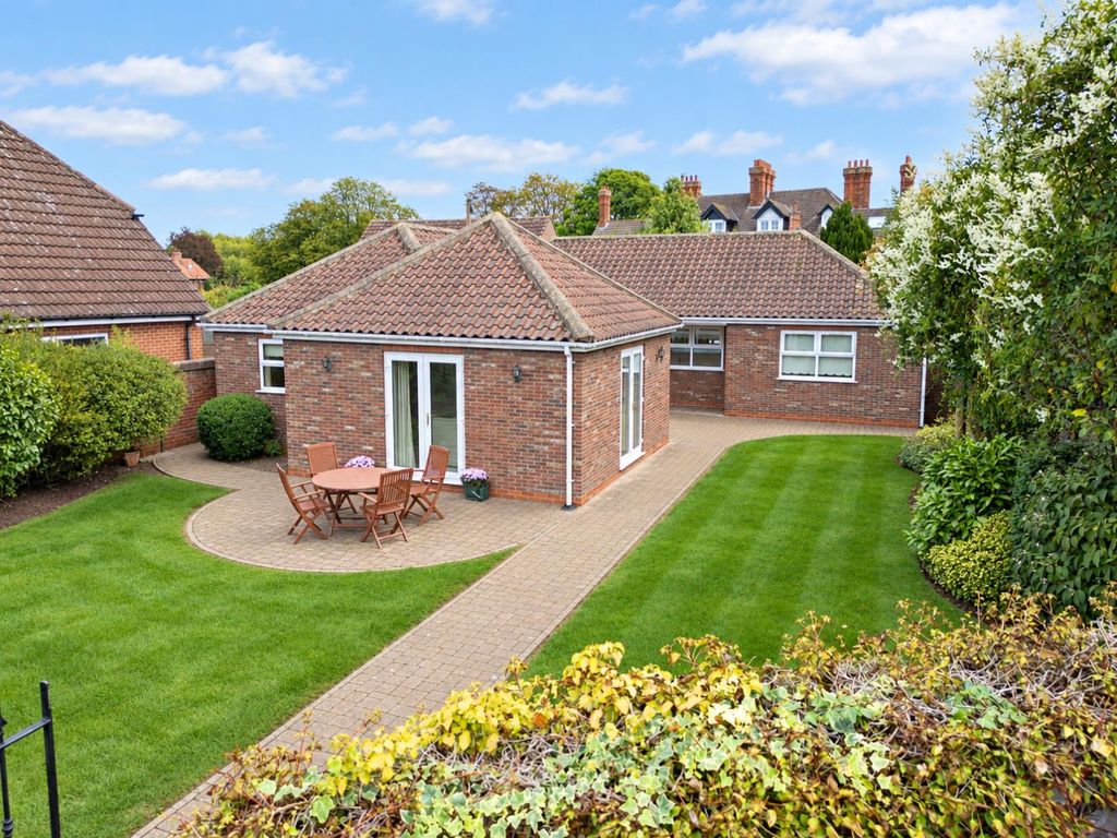 Property photo 1 of 18 External
