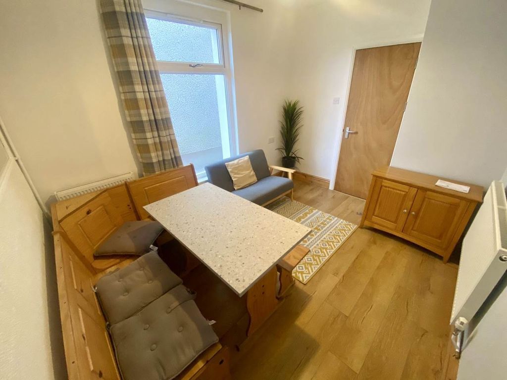 Property photo 1 of 17 c9133A76-79Ea-4F61-B3Eb-7773E7Db24E5