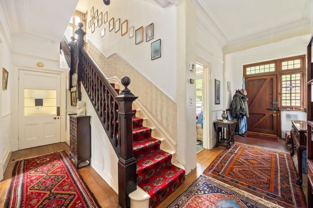 Additional image 4 of 6 bed semi-detached house for salePaddockhall Road, Haywards Heath RH16