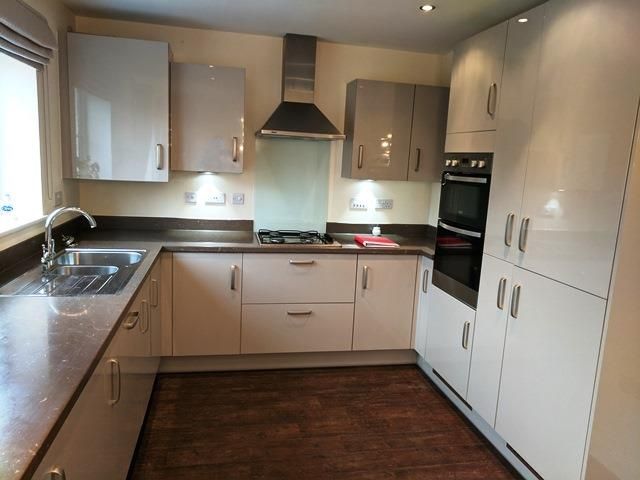 Property photo 3 of 9 Kitchen