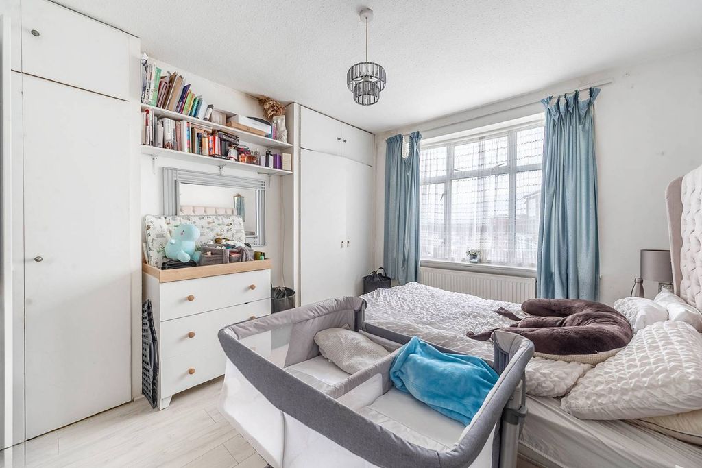 Property photo 3 of 6