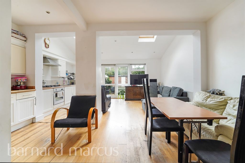 Property photo 3 of 16 Image