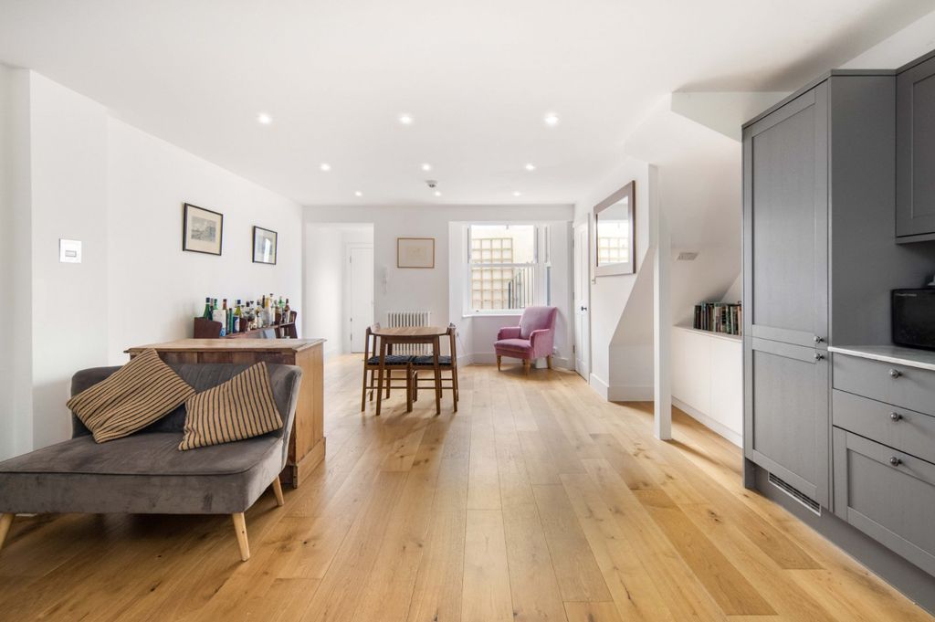 Property photo 3 of 29 Kitchen Reception