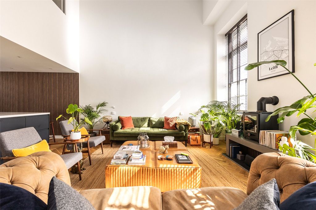 Property photo 3 of 20 Living Room