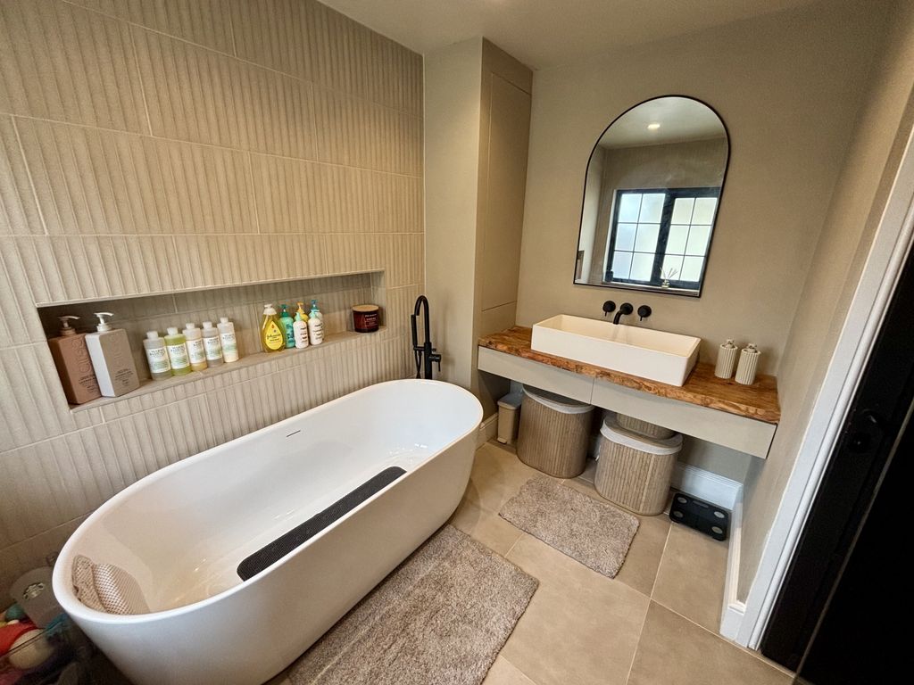 Property photo 3 of 26