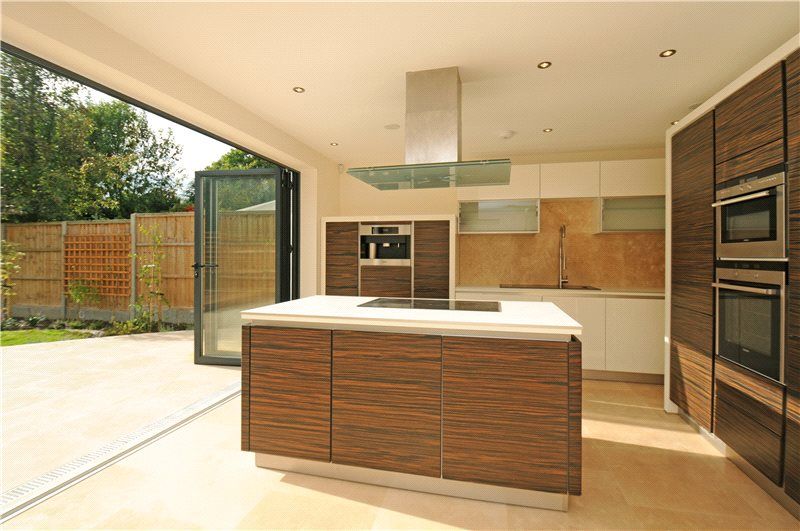 Property photo 2 of 10 Kitchen